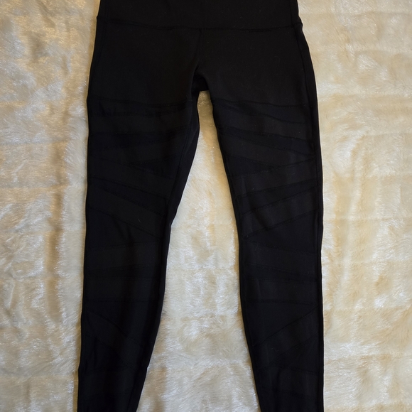 Lululemon Black Women's Activewear Set - Picture 5 of 9